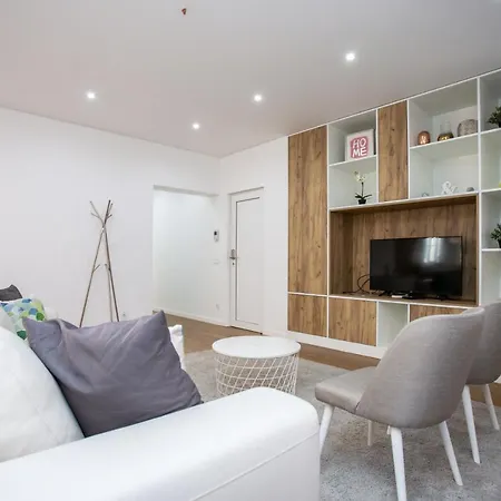 Luxury Picadeiro Iii By Rent4all Apartment *
